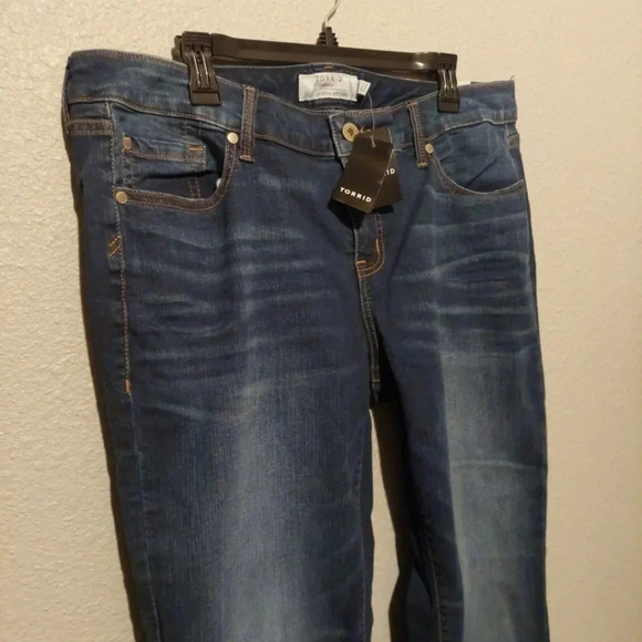 NEW Torrid Bombshell skinny jeans size 16 New! - Picture 10 of 13